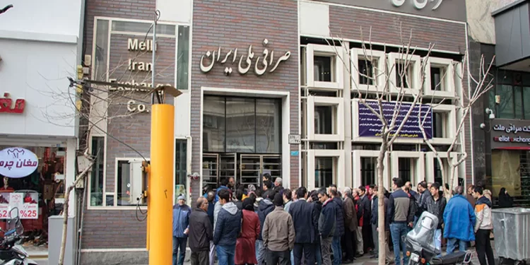 ایران کې د افغان صرافانو بانکي حسابونه تړل شوي